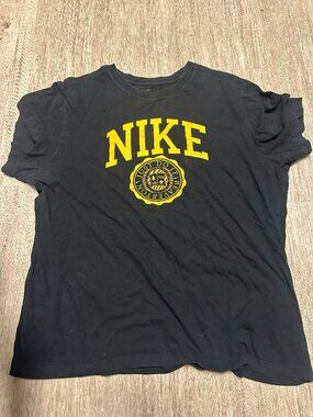 NEW Nike tee